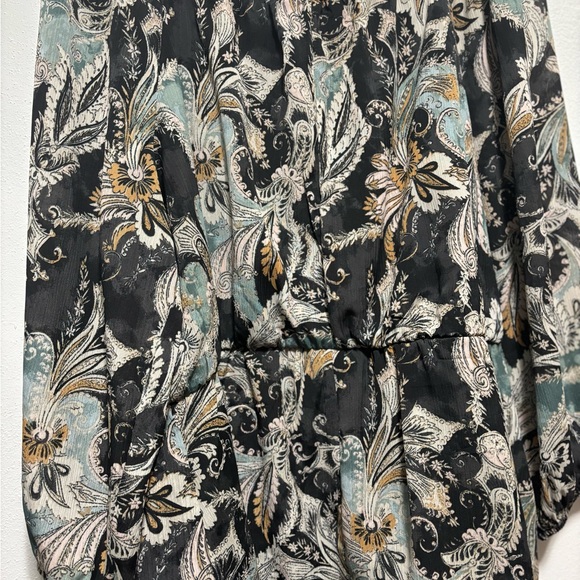 MAURICE'S  Women’s Ruffle collar multi color shirt - Picture 9 of 9